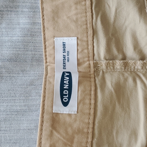Old Navy High Rise Khaki Shorts - Picture 7 of 9